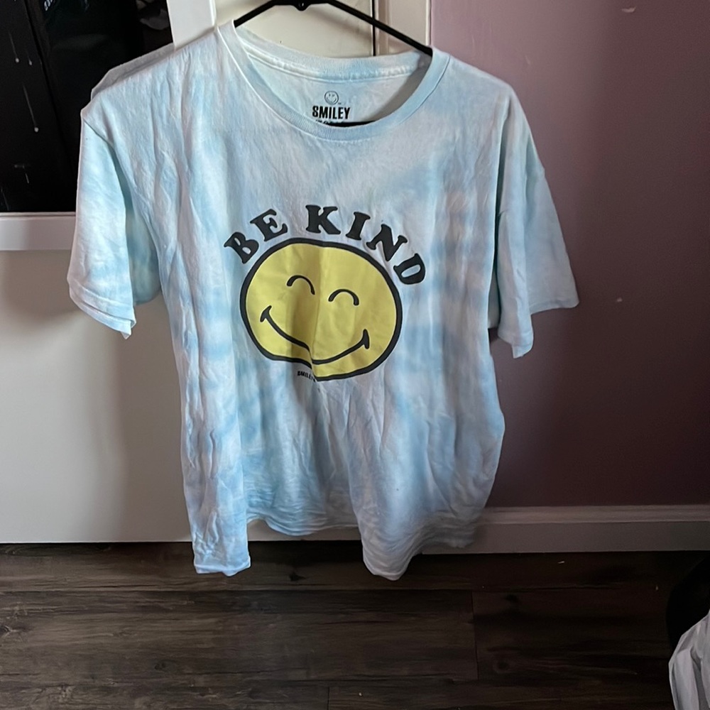 Blue smiley T-shirt that says “be kind”
